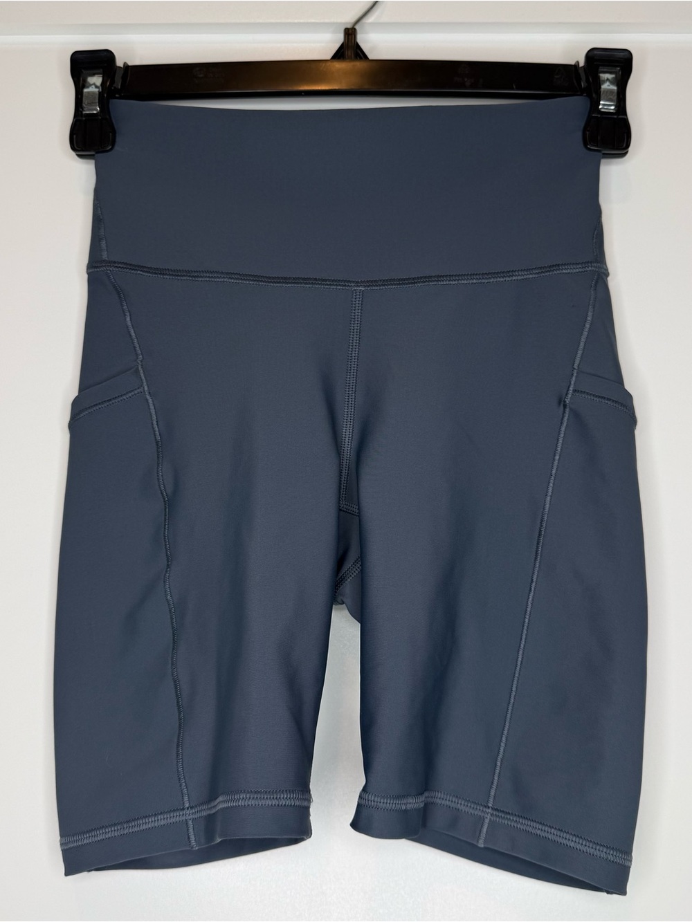 Gray Athleta Interval Stash 7" Short